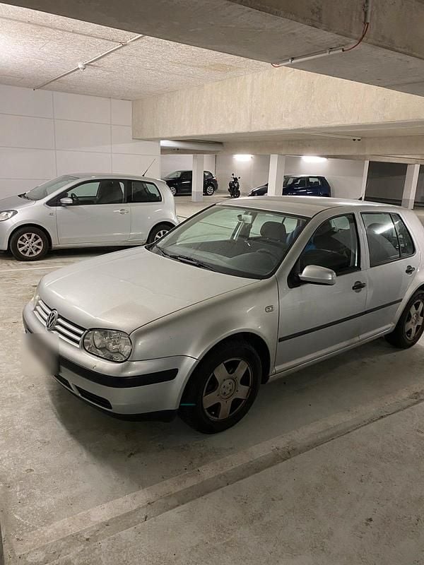 Silber Gebraucht 2000 VW Golf IV Kleinwagen | 850 € (Guter Preis) - Bild 1/4