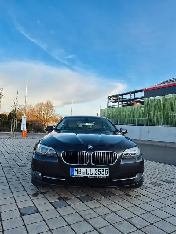 Gebraucht BMW 520 190 PS (139 kW) 2013 Schwarz Limousine