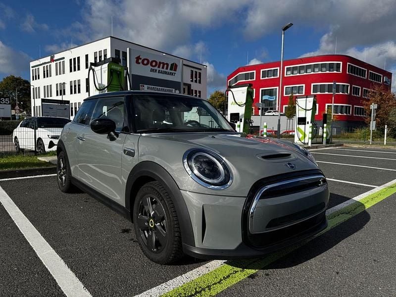 Grau Gebraucht 2021 Mini Cooper SE Kleinwagen | 15.000 € (Guter Preis) - Bild 1/4