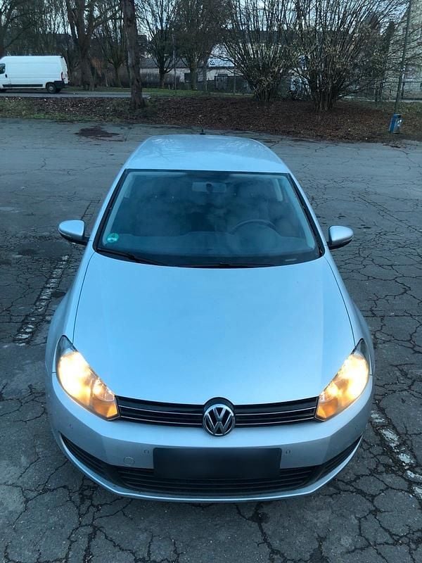 Gebraucht VW Golf VII 85 PS (62 kW) 2012 Silber Limousine