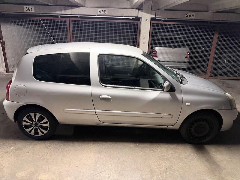Silber Gebraucht 2007 Renault Clio II Campus Limousine | 750 € (Guter Preis) - Bild 1/4