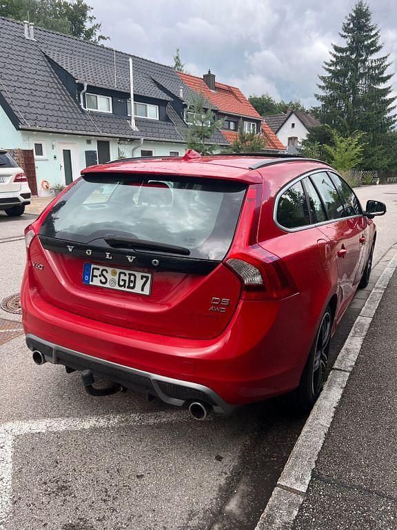 Rot Gebraucht 2013 Volvo V60 Kombi | 7.900 € (Fairer Preis) - Bild 1/4