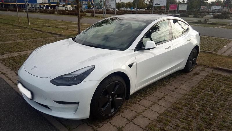 Weiß Gebraucht 2021 Tesla Model 3 Limousine | 29.000 € (Fairer Preis) - Bild 1/4