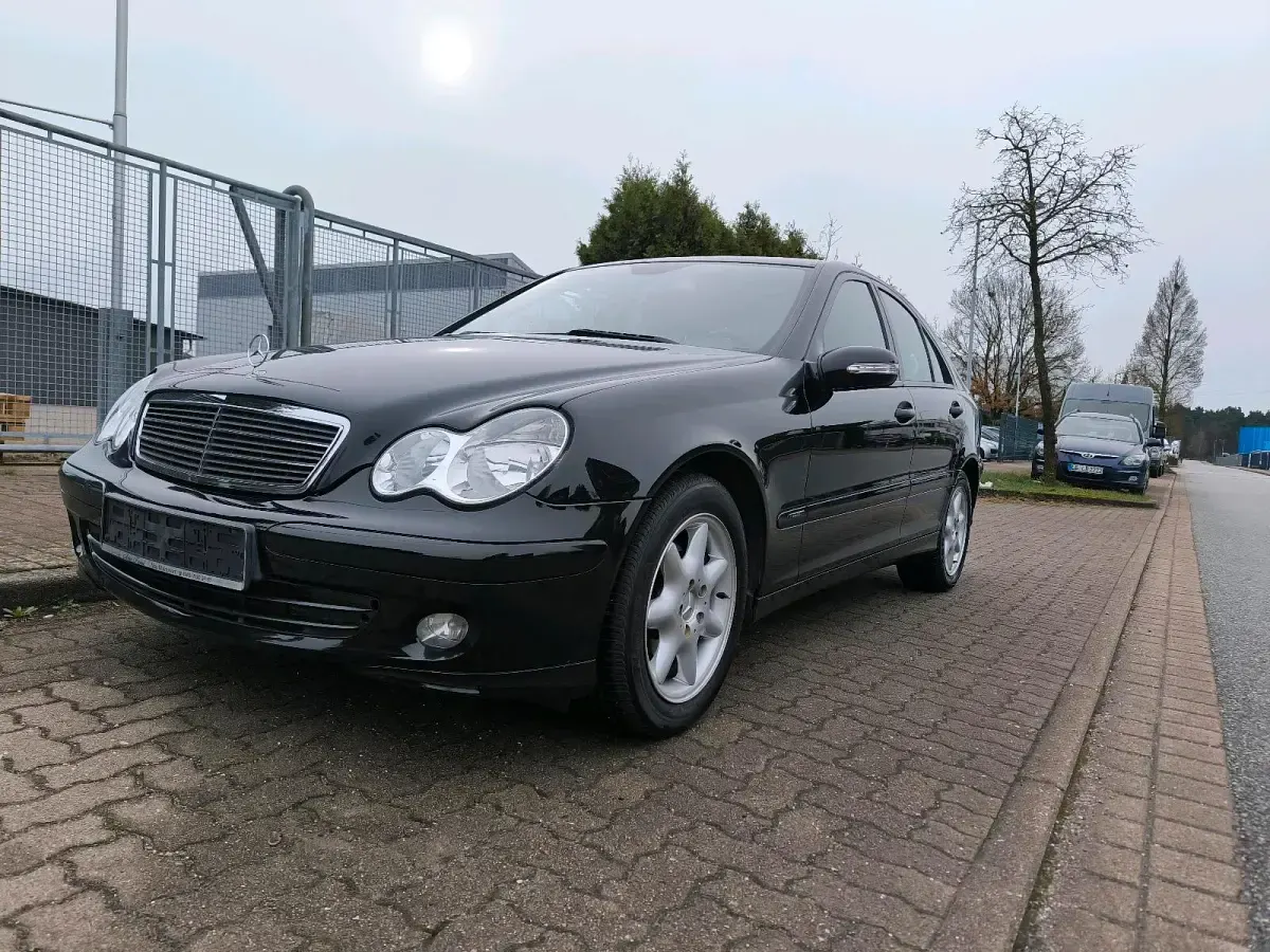 Gebraucht Mercedes C220 150 PS (110 kW) 2004 Schwarz Limousine