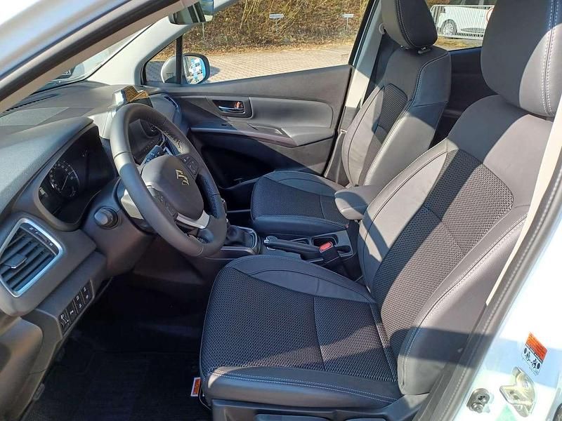 Gebraucht Suzuki SX4 S-Cross Comfort+ 129 PS (94 kW) 2025 Black met SUV