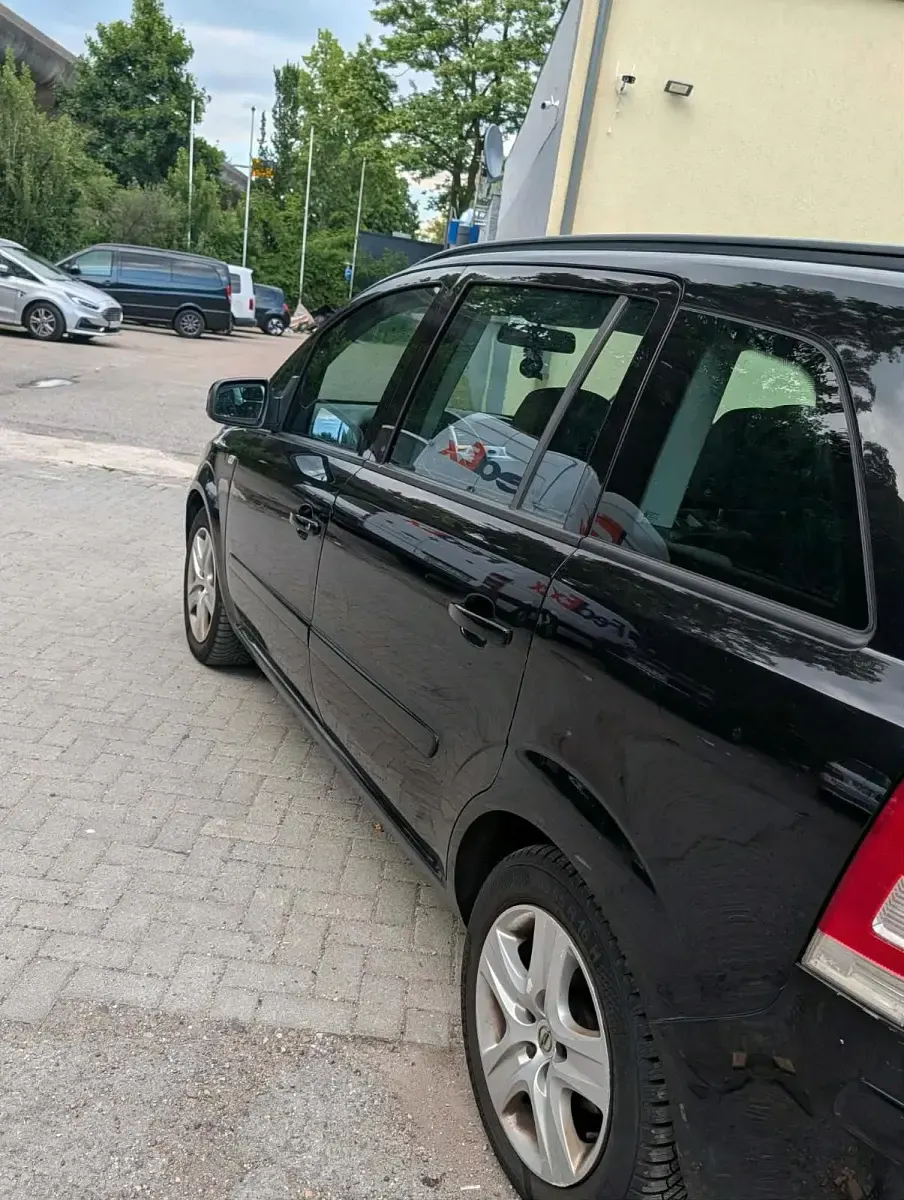 Gebraucht Opel Zafira 125 PS (91 kW) 2010 Schwarz Van / Kleinbus