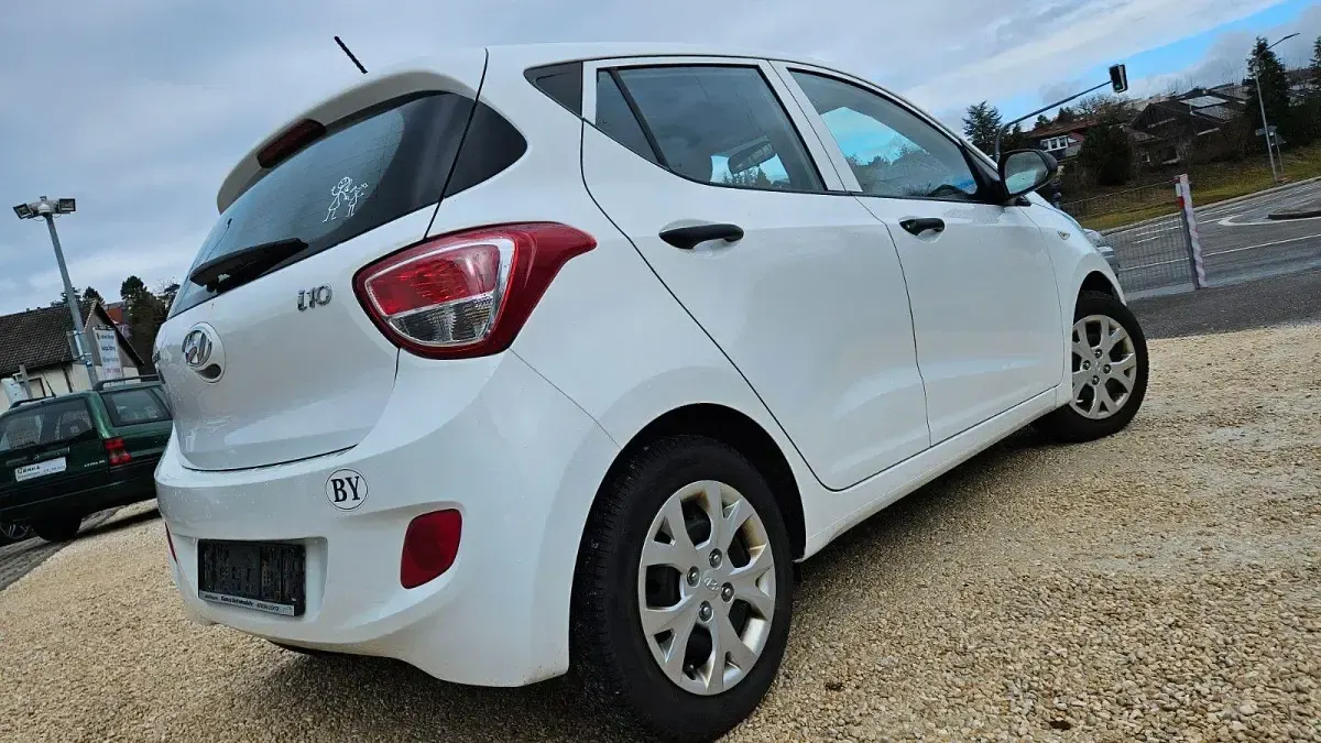 Gebraucht Hyundai i10 67 PS (49 kW) 2016 Weiß Kleinwagen