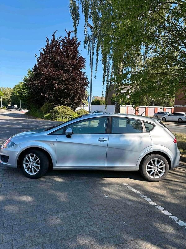 Usata Seat Leon 102 CV (75 kW) 2009 Grigio Utilitaria