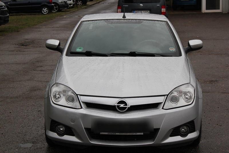 Gebraucht Opel Tigra Basis 125 PS (91 kW) 2004 Silber Cabrio