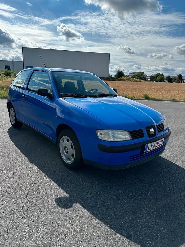 Blau Gebraucht 2000 Seat Ibiza Kleinwagen | 980 € (Fairer Preis) - Bild 1/4