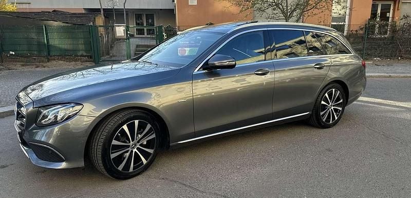 Gebraucht Mercedes E220 194 PS (142 kW) 2019 Grau Kombi