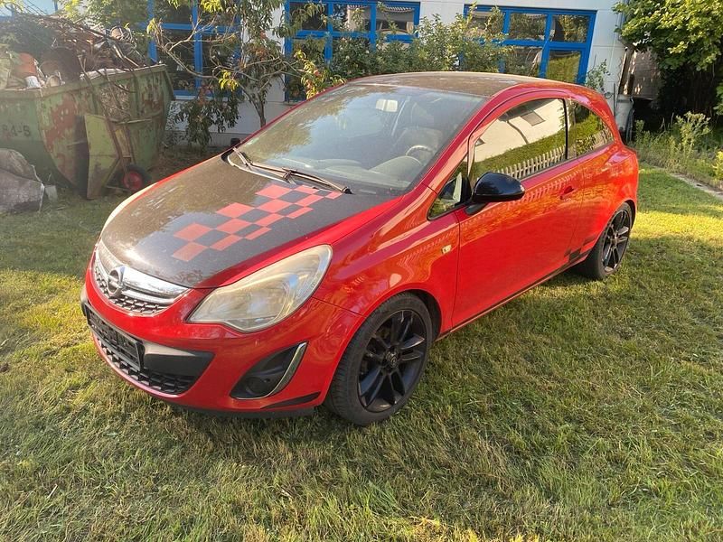Rot Gebraucht 2011 Opel Corsa Edition Limousine | 3.100 € (Guter Preis) - Bild 1/4
