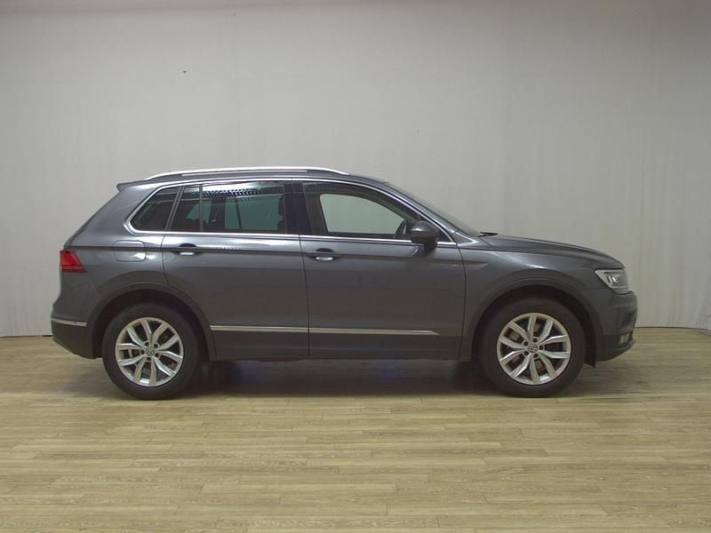 Grau Gebraucht 2020 VW Tiguan Highline SUV | 19.680 € (Superpreis) - Bild 1/4