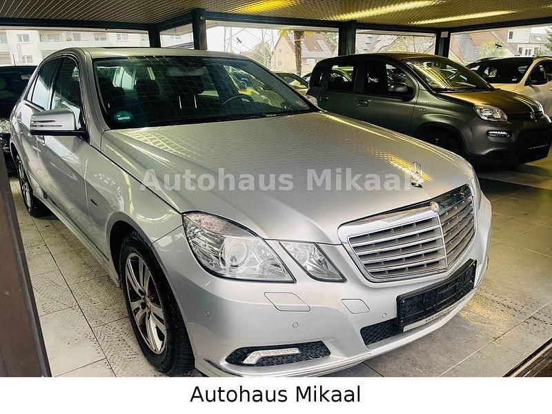 Iridiumsilber Gebraucht 2009 Mercedes E350 Limousine | 9.999 € (Guter Preis) - Bild 1/4