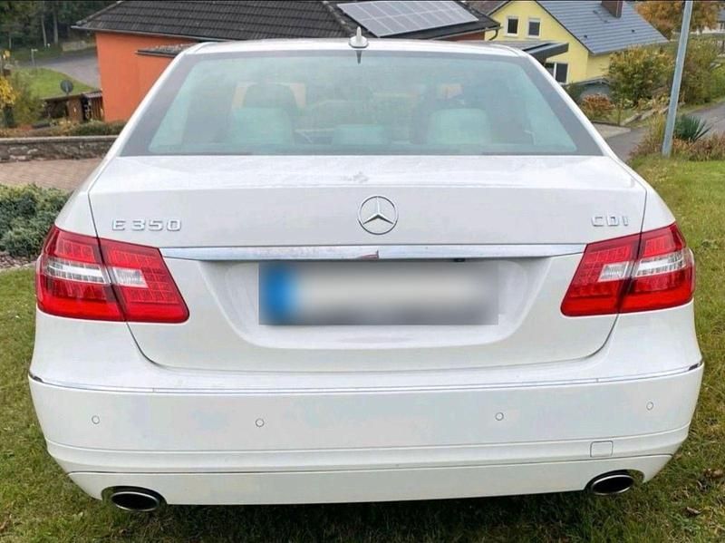Gebraucht Mercedes E350 Avantgarde 231 PS (169 kW) 2009 Weiß Limousine