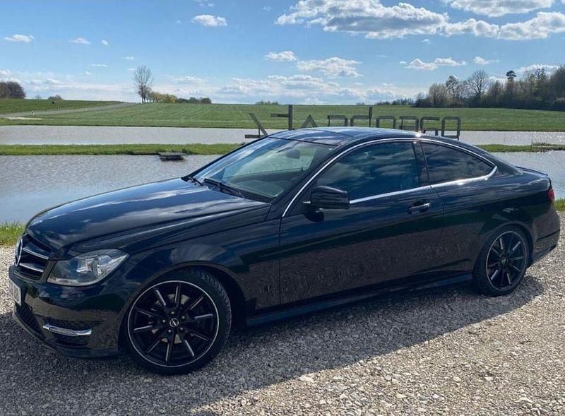 Schwarz Gebraucht 2013 Mercedes C250 Coupé | 13.449 € (Fairer Preis) - Bild 1/4