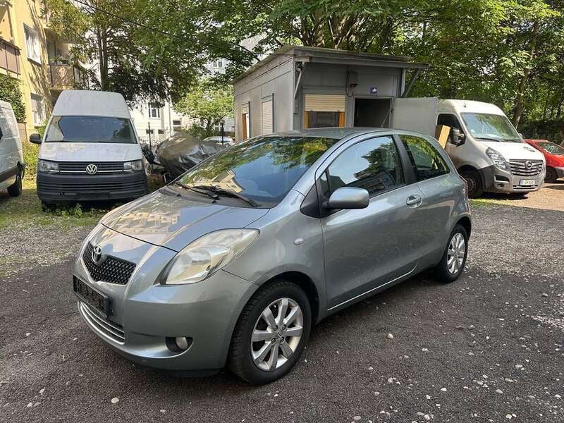 Medium silver metallic Gebraucht 2008 Toyota Yaris Team Kleinwagen | 2.950 € (Guter Preis) - Bild 1/4