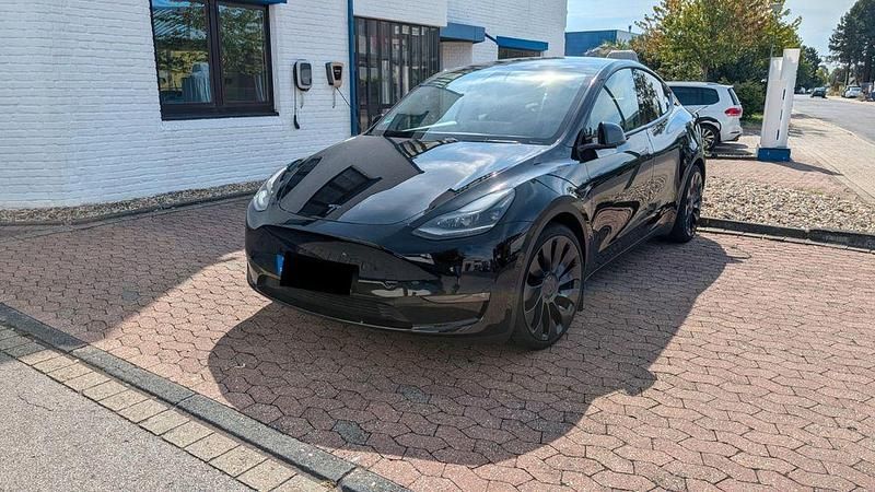 Schwarz Gebraucht 2023 Tesla Model Y Performance SUV | 35.000 € (Superpreis) - Bild 1/4