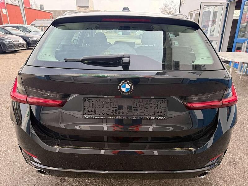 Gebraucht BMW 320 190 PS (139 kW) 2022 Black sapphire metallic Kombi