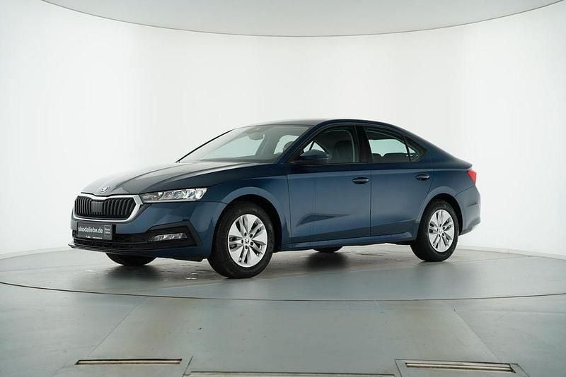 Lavablau metallic Gebraucht 2022 Skoda Octavia Ambition Limousine | 19.889 € (Superpreis) - Bild 1/4