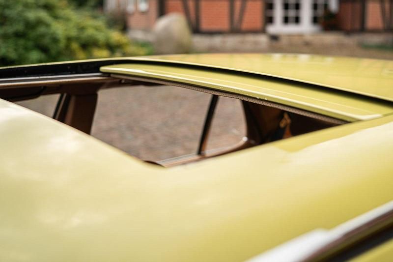 Gebraucht Mercedes E280 185 PS (136 kW) 1976 Gelb Limousine