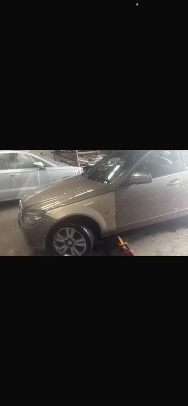 Gebraucht Mercedes C220 170 PS (125 kW) 2008 Gold Limousine