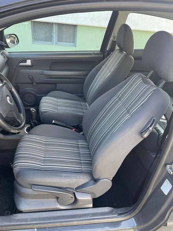 Second-hand VW Fox 54 CP (39 kW) 2006 Gri Hatchback