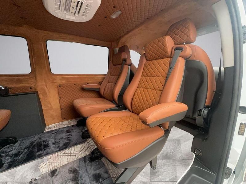 Weiß Gebraucht 2015 Mercedes Vito Van / Kleinbus | 19.650 € (Teuer) - Bild 1/4