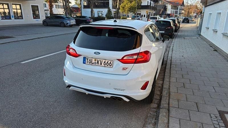 Gebraucht Ford Fiesta ST 200 PS (147 kW) 2019 Weiß Kleinwagen