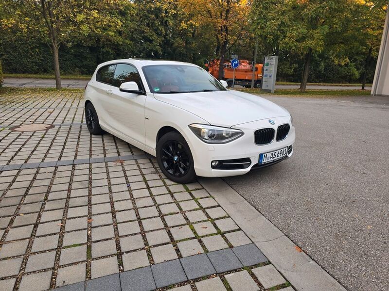 Weiß Gebraucht 2012 BMW 120 M Sport Kleinwagen | 8.999 € (Fairer Preis) - Bild 1/4