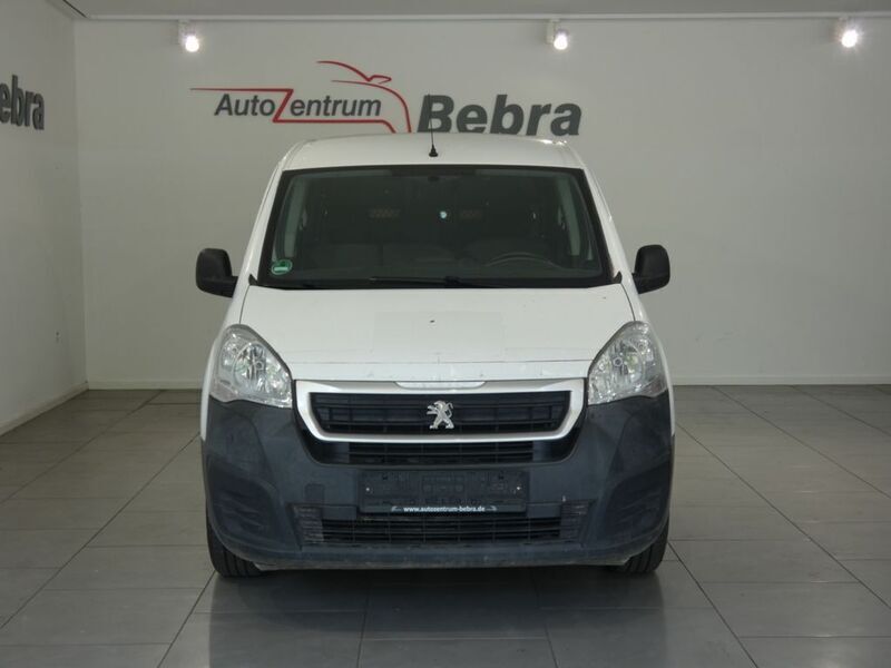 Gebraucht Peugeot Partner 99 PS (72 kW) 2019 Lack weiss banquise/deckende l Van / Kleinbus