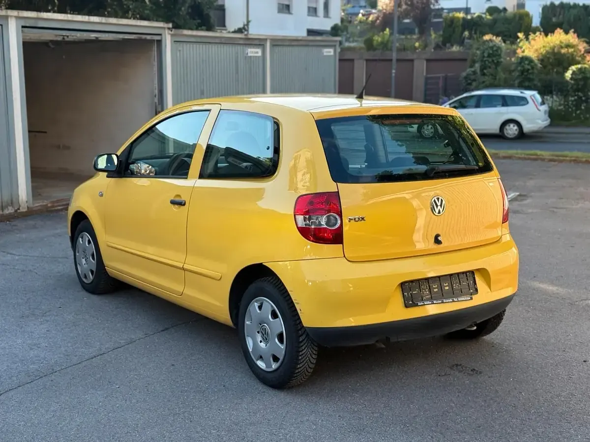 Gebraucht VW Fox 54 PS (39 kW) 2009 Gelb Kleinwagen