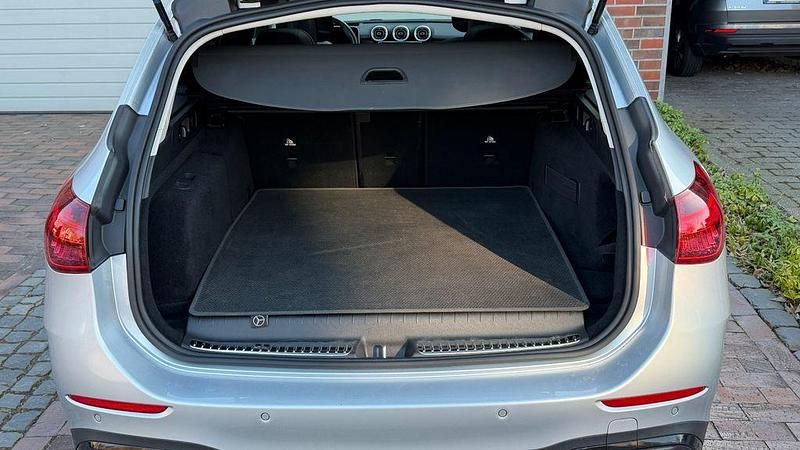 Gebraucht Mercedes C300e 313 PS (230 kW) 2023 Silber Limousine