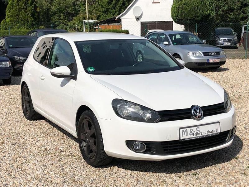 Weiß Gebraucht 2009 VW Golf VI Trendline Limousine | 4.350 € (Fairer Preis) - Bild 1/4