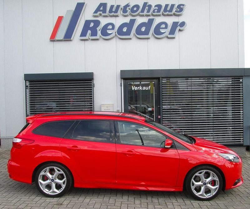 Gebraucht Ford Focus ST 250 PS (183 kW) 2014 Rot Limousine