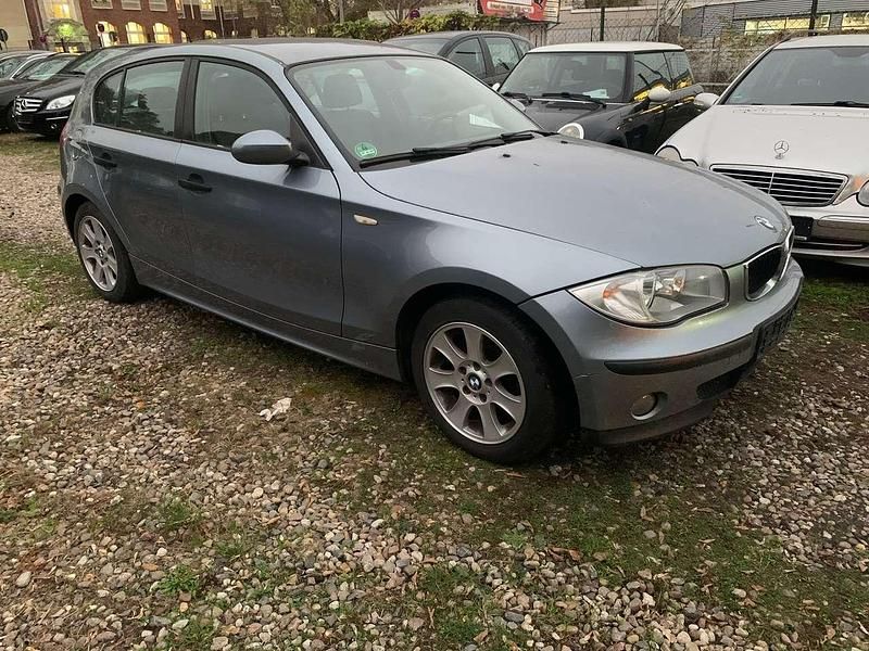 Quarzblau metallic Gebraucht 2005 BMW 118 Kleinwagen | 2.999 € (Fairer Preis) - Bild 1/4