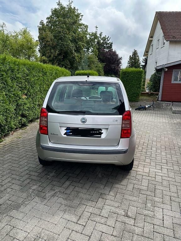 Grau Gebraucht 2004 Fiat Idea Active Van / Kleinbus | 1.690 € - Bild 1/4