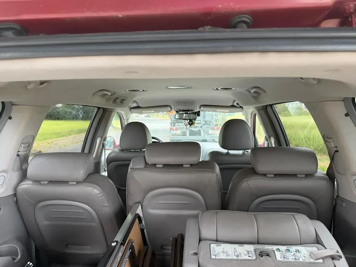 Gebraucht Kia Carnival 185 PS (136 kW) 2006 Rot Van / Kleinbus