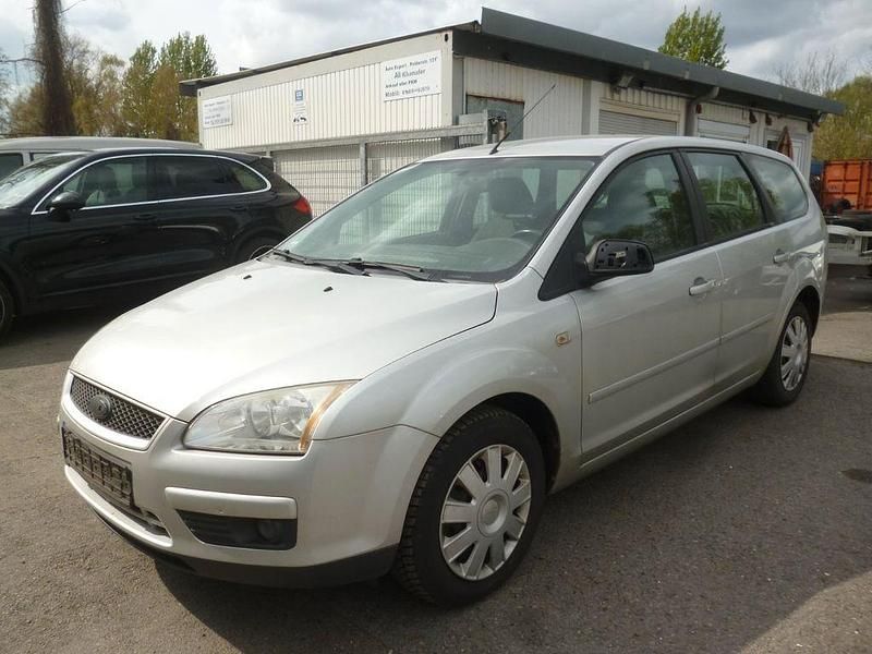 Second-hand Ford Focus Style 101 CP (74 kW) 2007 Argintiu Berlinǎ