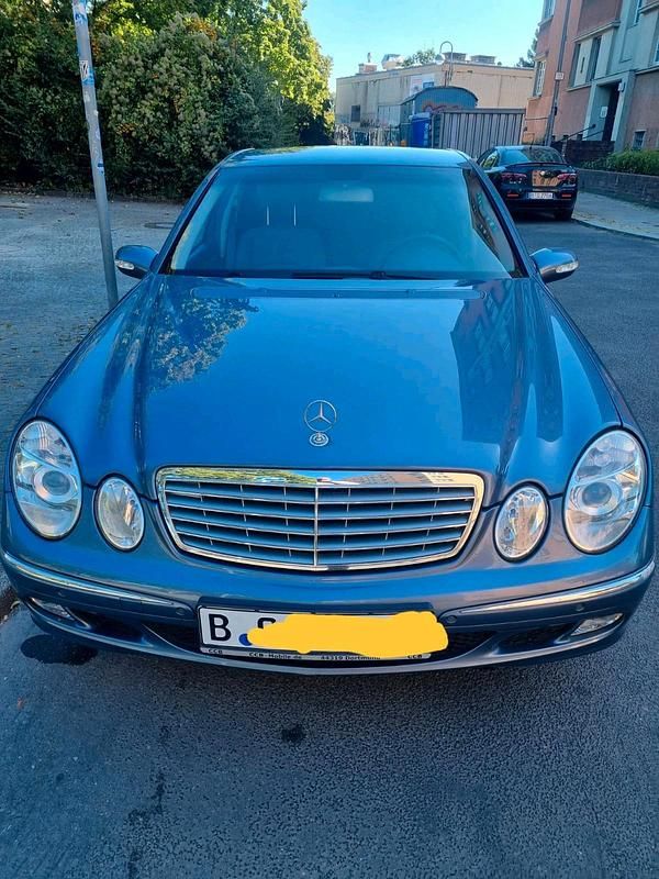Blau Gebraucht 2003 Mercedes E200 Limousine | 3.550 € (Guter Preis) - Bild 1/4