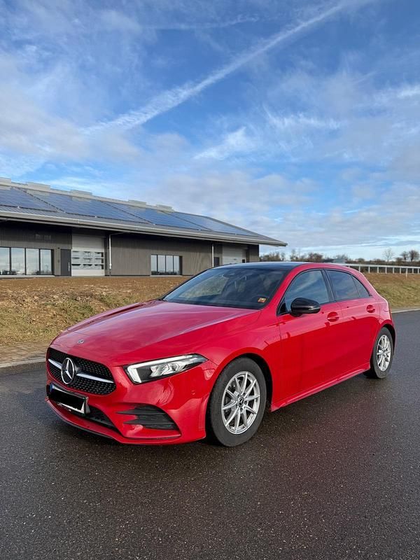 Rot Gebraucht 2018 Mercedes A200 AMG line Kleinwagen | 19.800 € (Guter Preis) - Bild 1/4