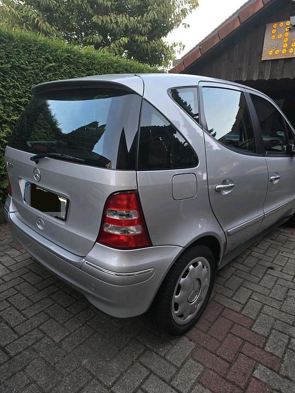 Grau Gebraucht 2001 Mercedes A160 Kleinwagen | 1.700 € (Fairer Preis) - Bild 1/4