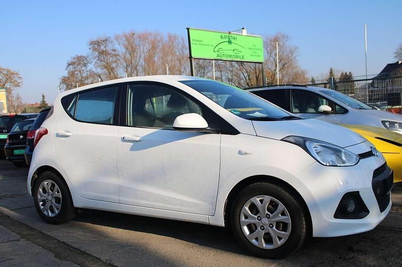 Gebraucht Hyundai i10 Style 87 PS (63 kW) 2016 Polar white / sol Kleinwagen