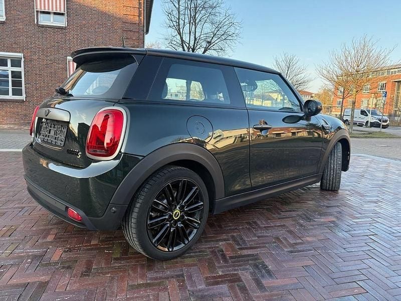 Gebraucht Mini Cooper SE Resolute Edition 135 kW (184 PS) 2023 Schwarz Kleinwagen