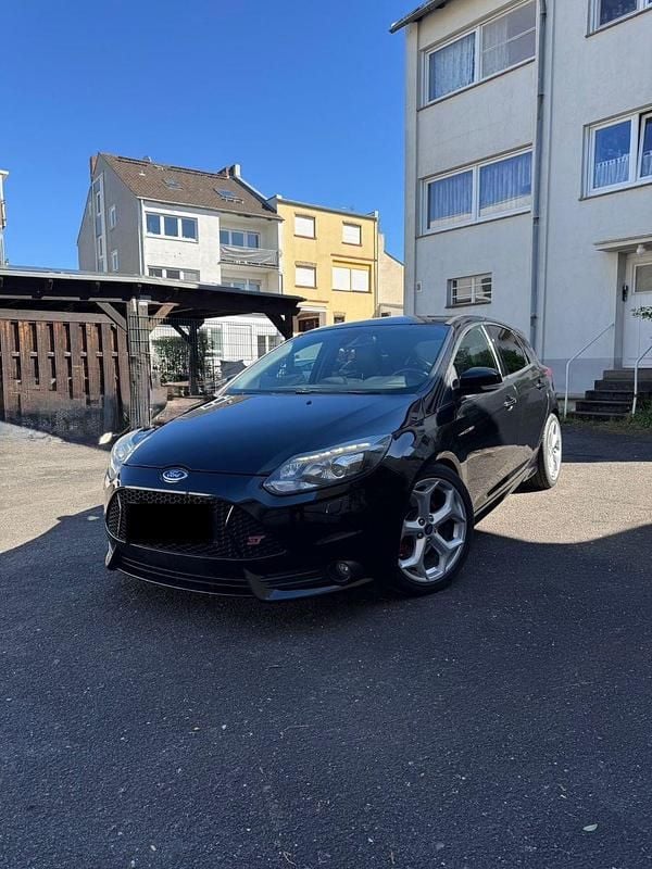 Second-hand Ford Focus ST 250 CP (183 kW) 2013 Negru Berlinǎ