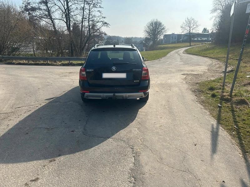 Gebraucht Skoda Octavia 184 PS (135 kW) 2015 Schwarz Kleinwagen