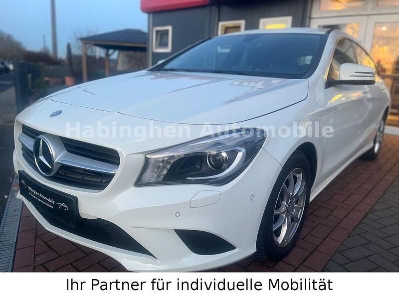 Gebraucht Mercedes CLA200 Shooting Brake 156 PS (114 kW) 2015 Weiß Kombi
