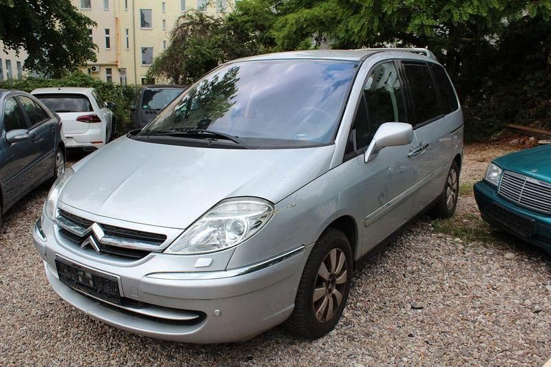 Grau Gebraucht 2009 Citroën C8 Tendance Van / Kleinbus | 2.777 € (Teuer) - Bild 1/4