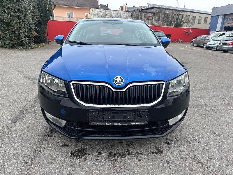 Gebraucht Skoda Octavia Ambition 105 PS (77 kW) 2013 Blau Limousine