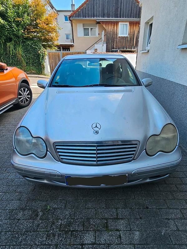 Silber Gebraucht 2000 Mercedes C220 Limousine | 1.700 € (Fairer Preis) - Bild 1/4